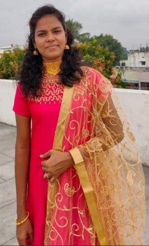 B.சௌமியா