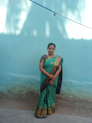r  காயத்ரி   B Com ( Re marriage )