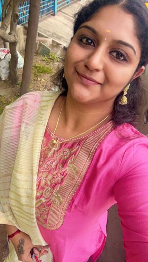 V.எழிலரசி