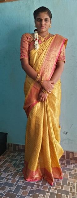 v கிருத்திகா +2 ( சற்று  திக்கி பேசுவார் )